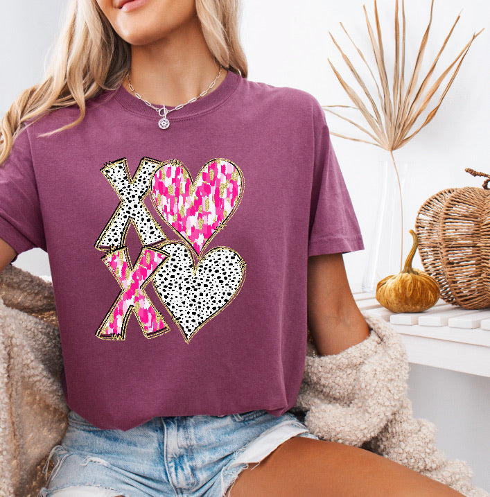 Glitter XOXO Pink Valentine’s Shirt – Comfort Colors