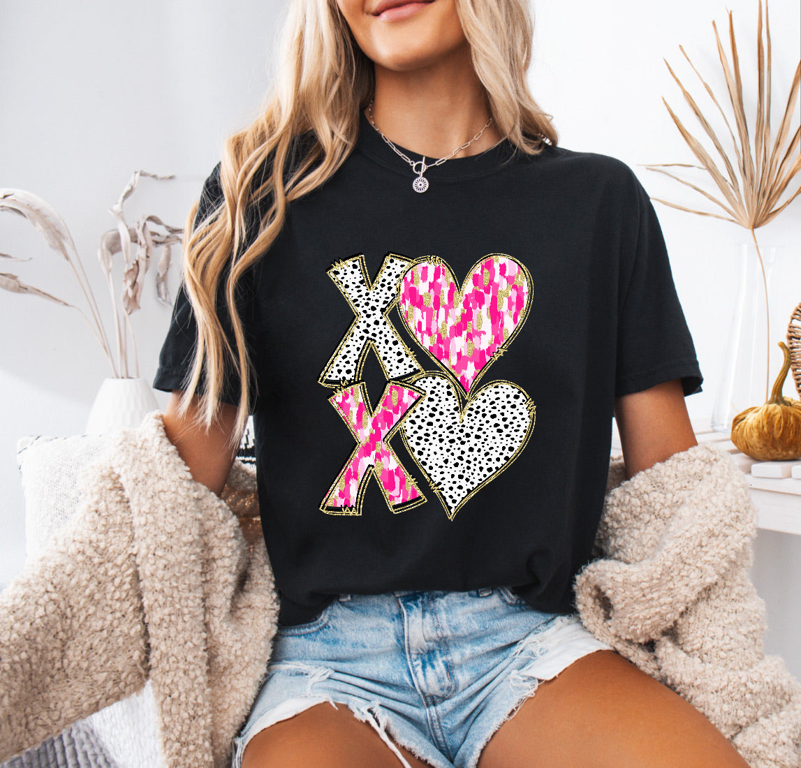 Glitter XOXO Pink Valentine’s Shirt – Comfort Colors