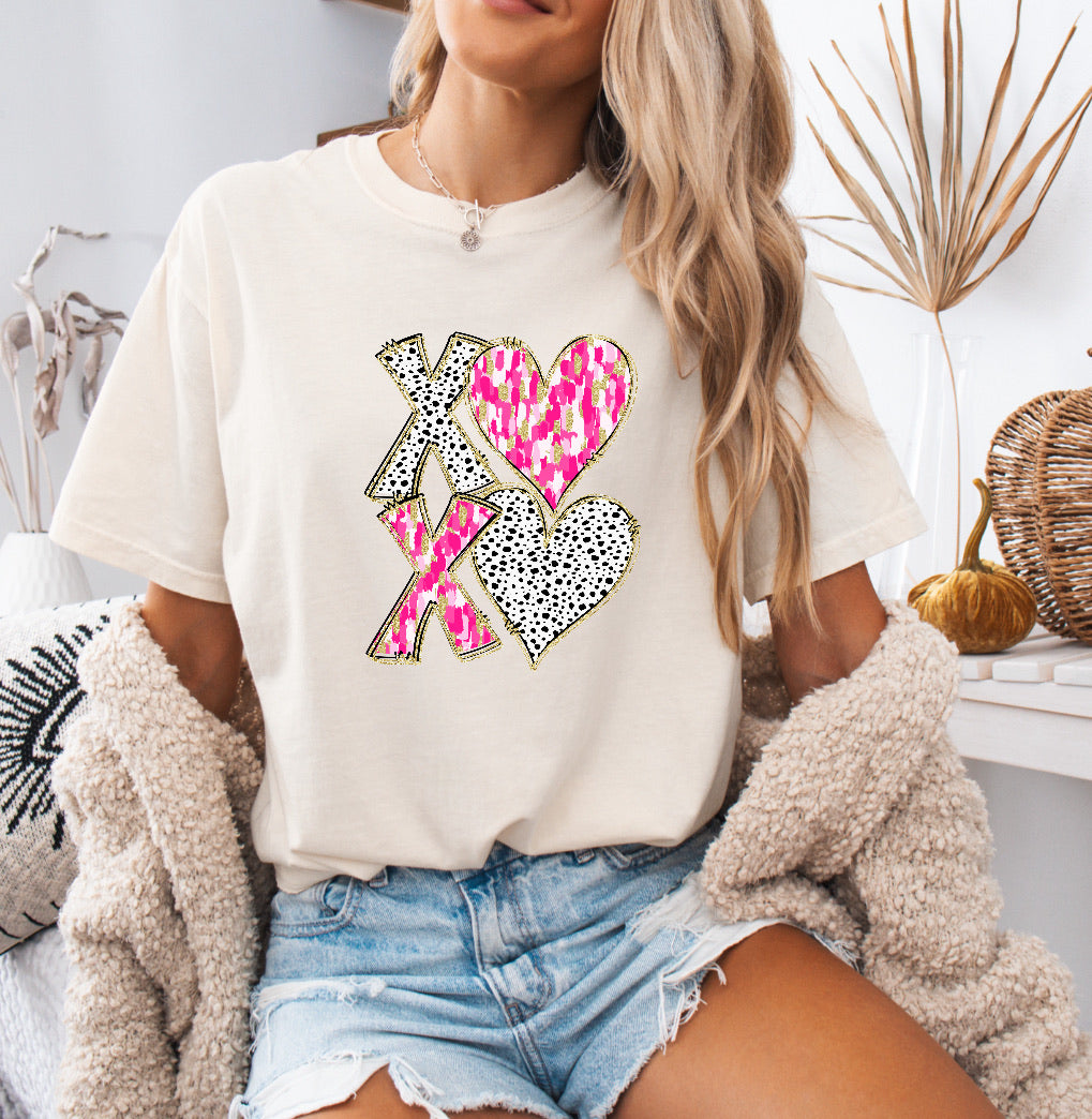 Glitter XOXO Pink Valentine’s Shirt – Comfort Colors