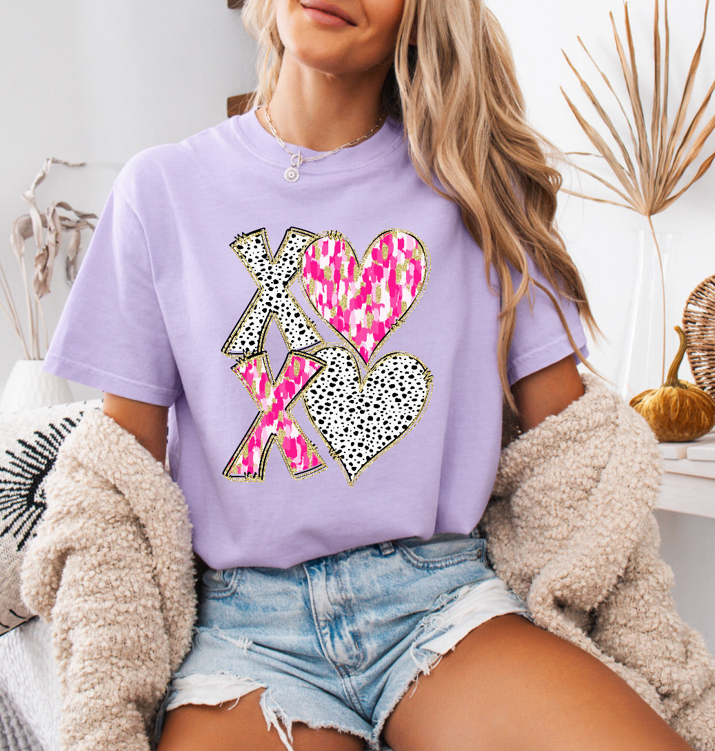 Glitter XOXO Pink Valentine’s Shirt – Comfort Colors