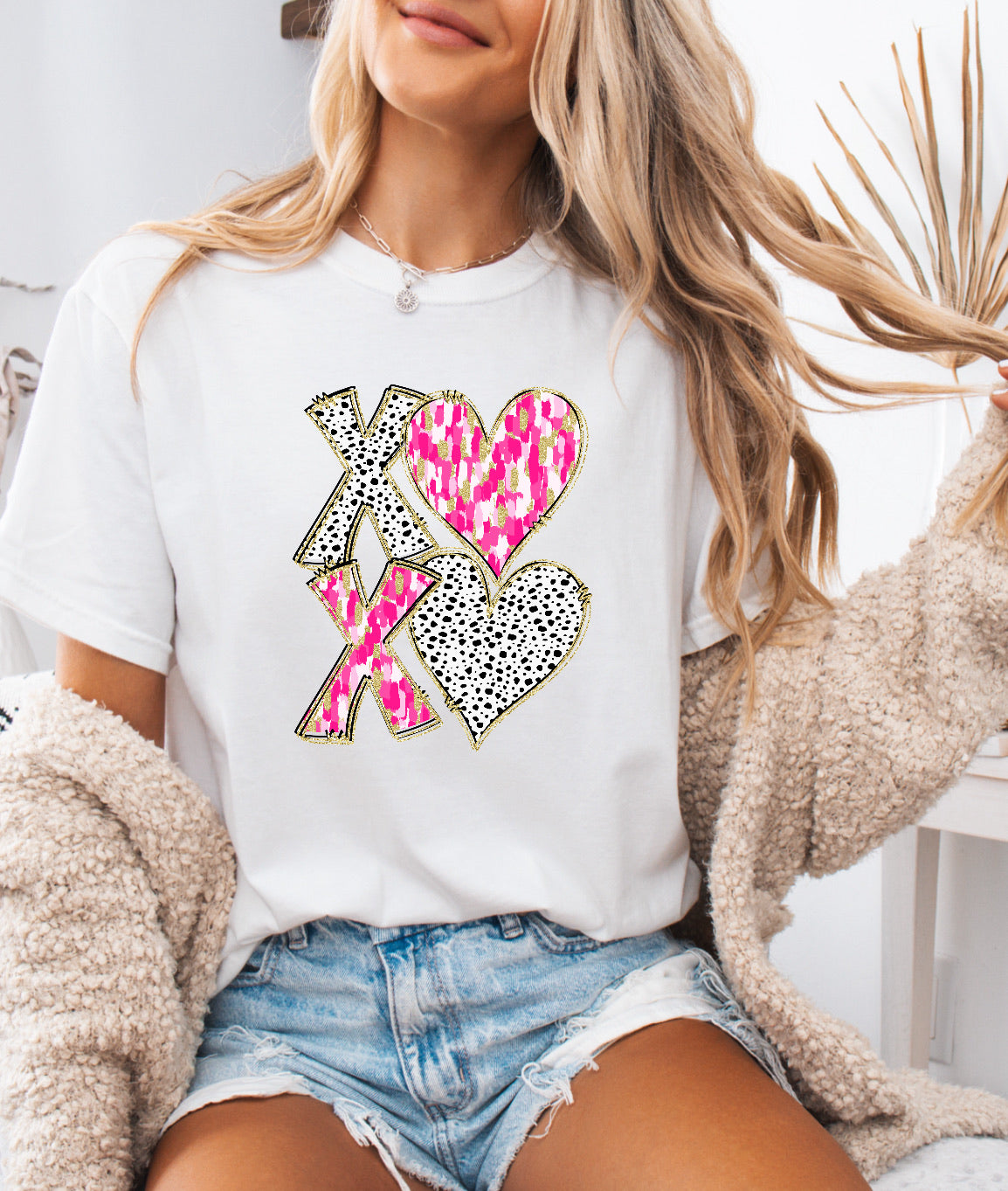Glitter XOXO Pink Valentine’s Shirt – Comfort Colors